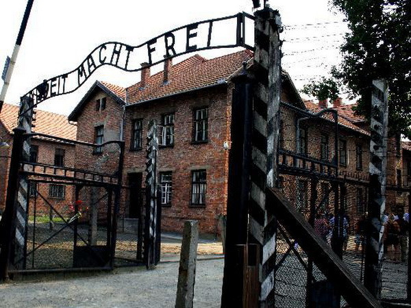 Ba Lan tìm lại được 16.000 hiện vật cuối cùng của người Do Thái ảnh 1