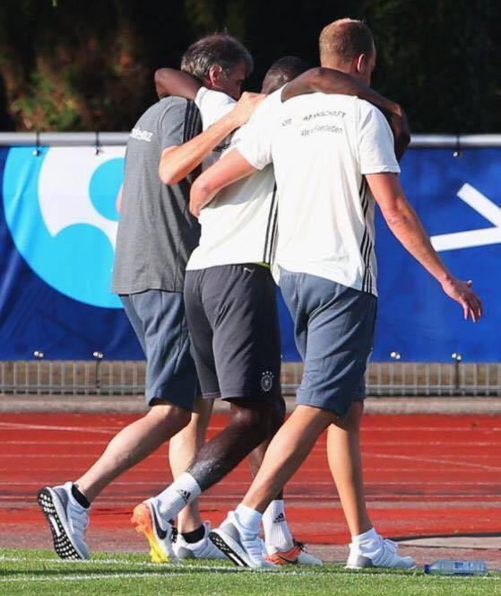 Đội tuyển Đức nhận "cú sốc" lớn ngay sau khi đặt chân đến Pháp ảnh 3