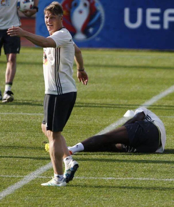 Đội tuyển Đức nhận "cú sốc" lớn ngay sau khi đặt chân đến Pháp ảnh 2