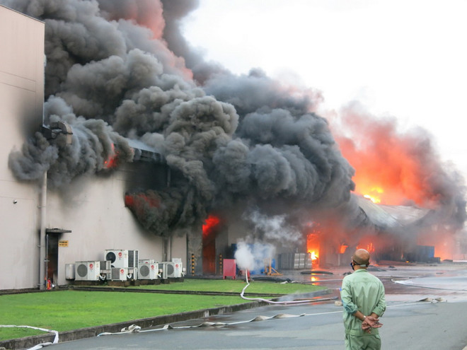 [Photo] Công ty sản xuất mực in Sakata Inx chìm trong biển lửa ảnh 8