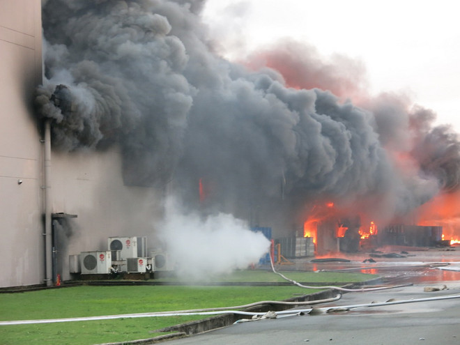 [Photo] Công ty sản xuất mực in Sakata Inx chìm trong biển lửa ảnh 7