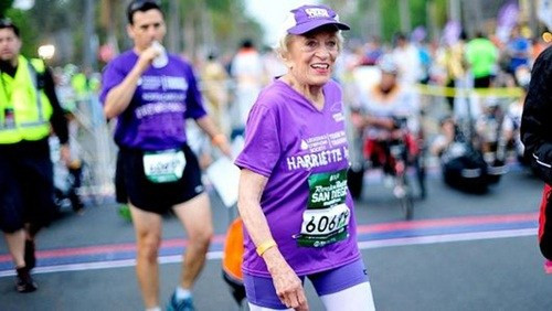 Chạy Marathon khi 91 tuổi? (Ảnh: msnnews.tumblr) Bí quyết để phụ nữ giữ dáng đẹp bất chấp thời gian và tuổi tác ảnh 6
