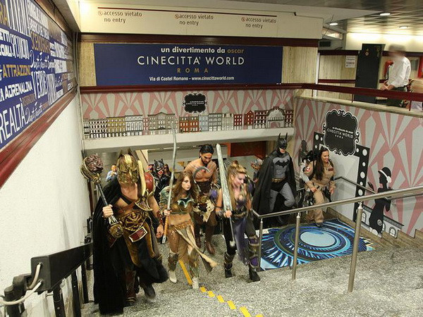 Italy hiện thức hóa giấc mơ điện ảnh tại bến tàu điện ngầm ảnh 2