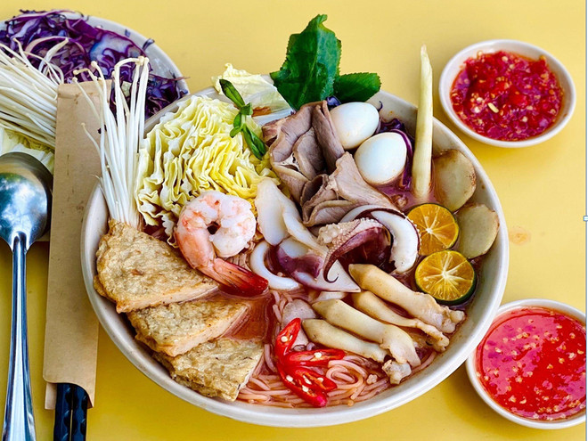 'Ông chủ 9x' và ước mơ mang vị biển chinh phục thực khách Sài Gòn ảnh 1