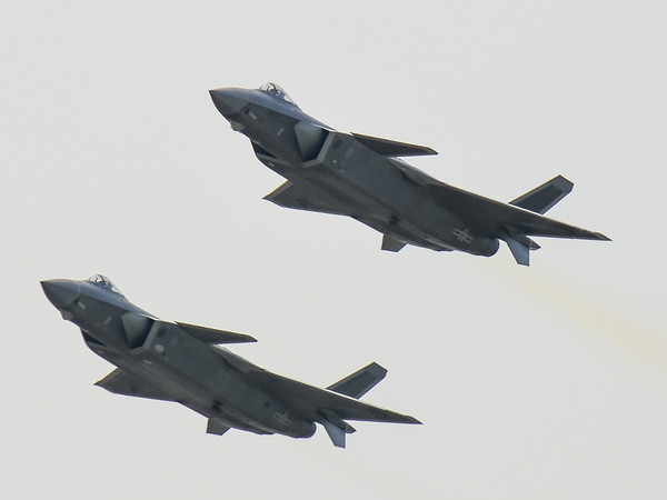 Trung Quốc lần đầu đưa chiến đấu cơ tàng hình J-20 vào tập trận ảnh 1