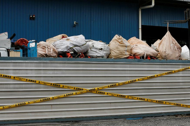 Malaysia truy tìm nguồn gốc để "khứ hồi" 198 container rác thải nhựa ảnh 1