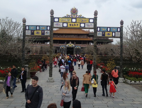 Huế đón hơn 1 triệu lượt khách tham quan hệ thống di tích ảnh 1