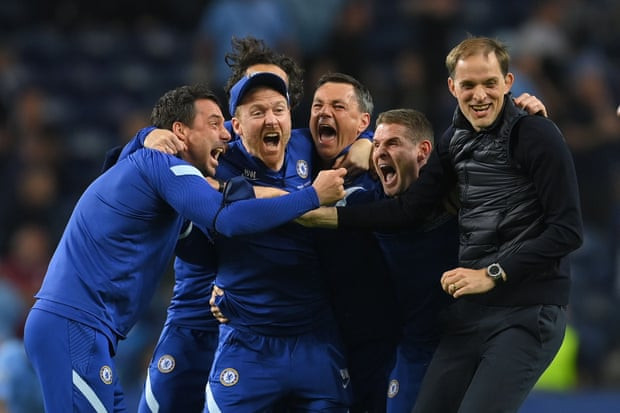 Niềm vui của Tuchel và ban huấn luyện của Chelsea. (Nguồn: Reuters) Kai Havertz tỏa sáng đưa Chelsea lên ngôi Champions League ảnh 3