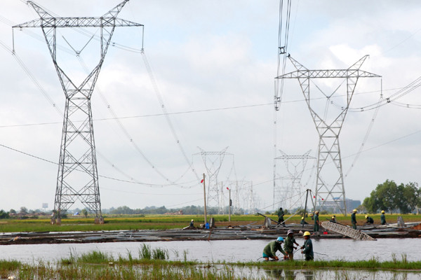 Bão từ đang “nằm đợi” chu kỳ để tấn công Trái đất ảnh 2