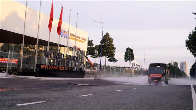 Ghi nhận 405 ca trong một ngày, Bình Dương cấp bách chống dịch ảnh 1