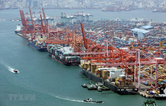 Quang cảnh cảng hàng hóa Busan, cách thủ đô Seoul của Hàn Quốc 450km về phía đông bắc. (Ảnh: AFP/TTXVN) Thế kẹt của Hàn Quốc trong quan hệ căng thẳng giữa Mỹ và Iran ảnh 1