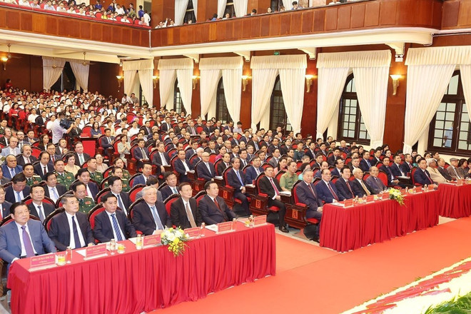 Tổng Bí thư, Chủ tịch nước Tô Lâm, các đồng chí lãnh đạo và nguyên lãnh đạo Đảng, Nhà nước cùng các đại biểu dự buổi lễ. (Ảnh: Trí Dũng/TTXVN) ttxvn_tong_bi_thu_chu_tich_nuoc_hoc_vien_chinh_tri_quoc_gia_ho_chi_minh_1709-3.jpg
