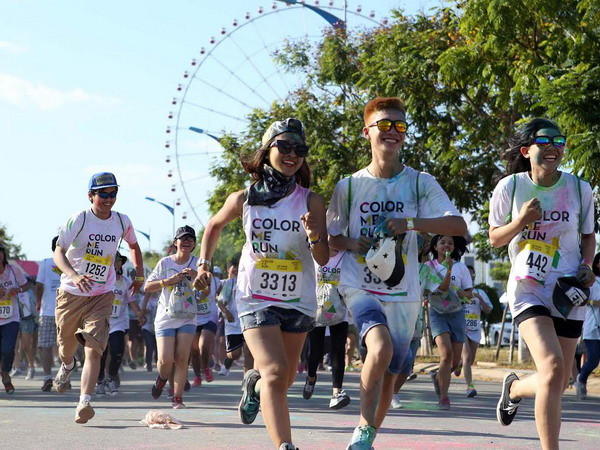 5.000 người tham gia chương trình Đường chạy sắc màu ở Đà Nẵng ảnh 1