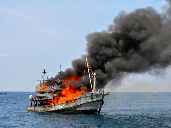 Indonesia đánh đắm hơn 100 tàu cá nước ngoài đánh bắt trái phép ảnh 1