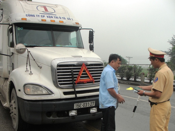 Đã xử lý gần 12.800 xe chạy quá tải trên cả nước ảnh 1