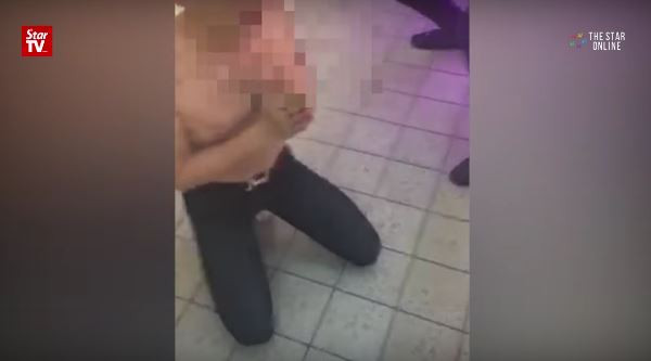 Người đàn ông bị hành hạ trong đám tang gây rúng động Malaysia ảnh 1