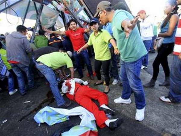 Sập cầu tại lễ hội ở Bolivia, hơn 60 người thương vong ảnh 1