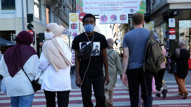 Bỉ khuyến cáo ngừng sử dụng khẩu trang do chính phủ phân phối ảnh 1