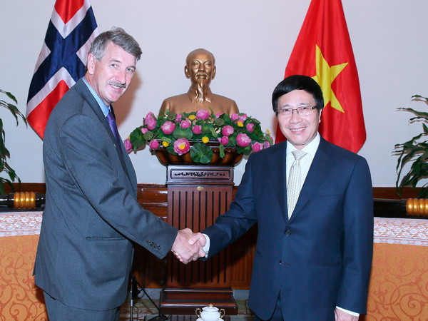 Phó Thủ tướng, Bộ trưởng Ngoại giao tiếp lãnh đạo Na Uy, Italy ảnh 1