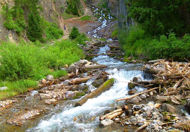 Dòng suối bí ẩn nhất thế giới, luôn ngừng chảy sau mỗi 15 phút ảnh 1