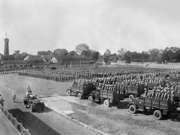 60 năm Giải phóng Thủ đô: Vang vọng khúc ca khải hoàn ảnh 1