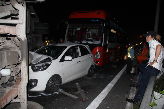 Tai nạn giao thông nghiêm trọng trên cao tốc Trung Lương-TP. HCM ảnh 1