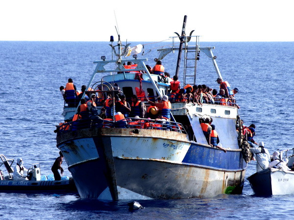 Italy phá đường dây tổ chức nhập cư bất hợp pháp xuyên quốc gia ảnh 1