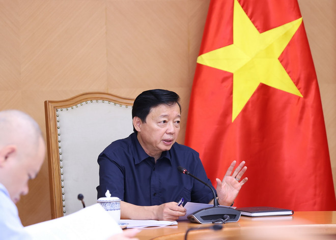 Phó Thủ tướng Trần Hồng Hà phát biểu chỉ đạo cuộc họp. (Ảnh: Văn Điệp/TTXVN) TTXVN_2205nhaonguoingheo2.jpg