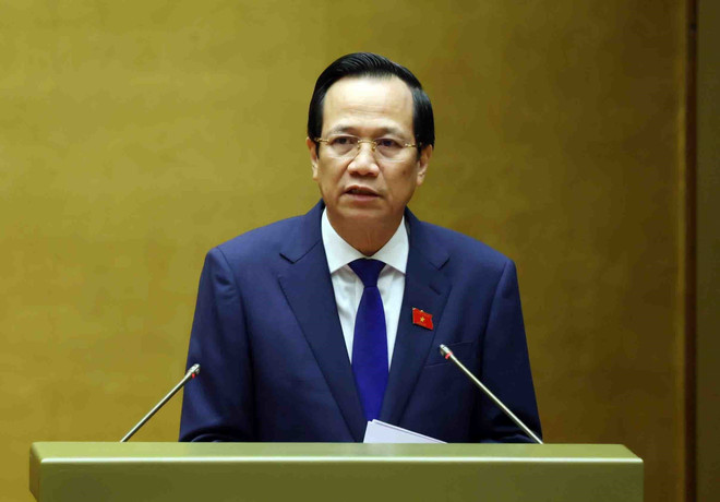 Bộ trưởng Bộ Lao động-Thương binh và Xã hội Đào Ngọc Dung, thừa ủy quyền của Thủ tướng Chính phủ trình bày Báo cáo kết quả thực hiện các mục tiêu quốc gia về bình đẳng giới năm 2023. (Ảnh: TTXVN) TTXVN_2205binhdanggioi2.jpg