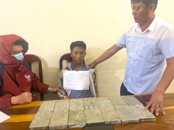 Điện Biên: Bắt đối tượng mua bán, vận chuyển 14 bánh heroin ảnh 1