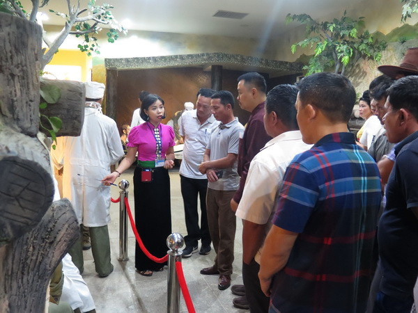 Lượng khách đến khu di tích chiến trường Điện Biên tăng đột biến ảnh 1