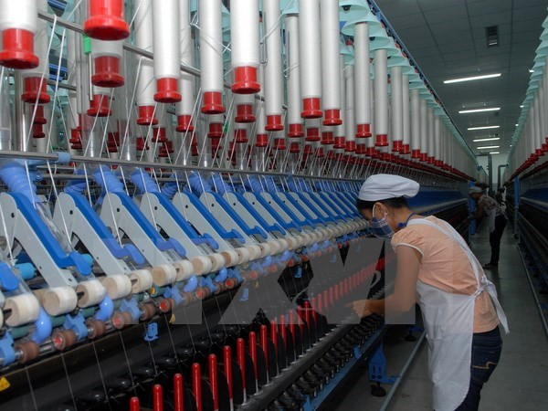Ngành dệt là một trong những ngành sẽ gia tăng việc làm khi thực hiện Hiệp định EVFTA. (Ảnh minh hoạ: Danh Lam/TTXVN) Sự kiện trong nước 10-16/10: Mưa lũ lịch sử ở các tinh miền Trung ảnh 3