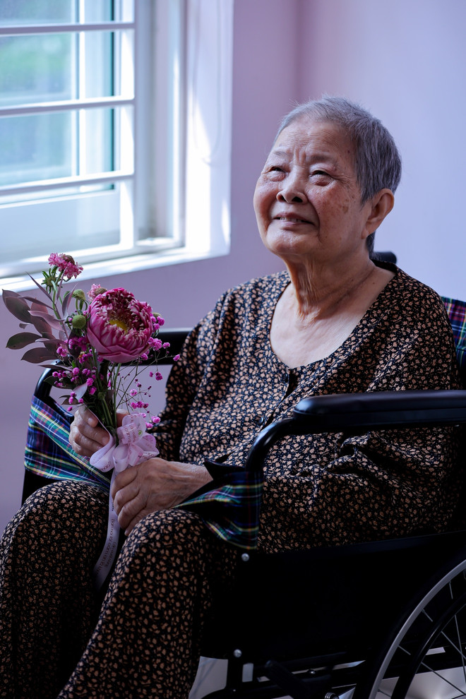 Mùa Vu Lan: Ecopark tặng hàng nghìn bông hoa cho những người đặc biệt ảnh 3