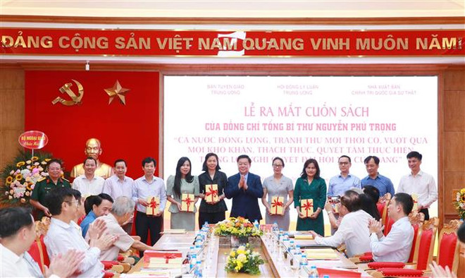 Ra mắt sách của Tổng Bí thư về thực hiện Nghị quyết Đại hội XIII ảnh 2