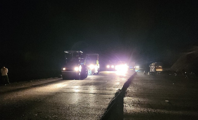 Nhà thầu làm ngày, đêm để thông xe Cao tốc QL45-Nghi Sơn vào 2/9 ảnh 1