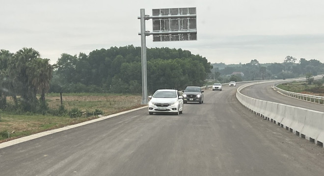 Nhà thầu làm ngày, đêm để thông xe Cao tốc QL45-Nghi Sơn vào 2/9 ảnh 2