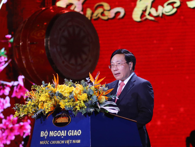 Phó Thủ tướng Phạm Bình Minh phát biểu khai mạc chương trình Xuân Quê hương năm 2020. (Ảnh: Lâm Khánh/TTXVN) Xuân Quê hương 2020: Phát huy sức mạnh khối đại đoàn kết dân tộc ảnh 1