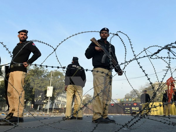 Pakistan: Nổ bom tại một trường nữ sinh, 2 cảnh sát bị thương ảnh 1