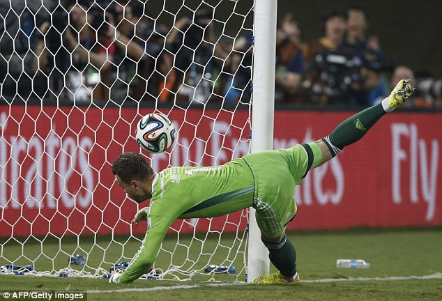 "Gấu Nga" suýt phải trả giá trước Hàn Quốc vì thủ môn siêu tệ ảnh 2