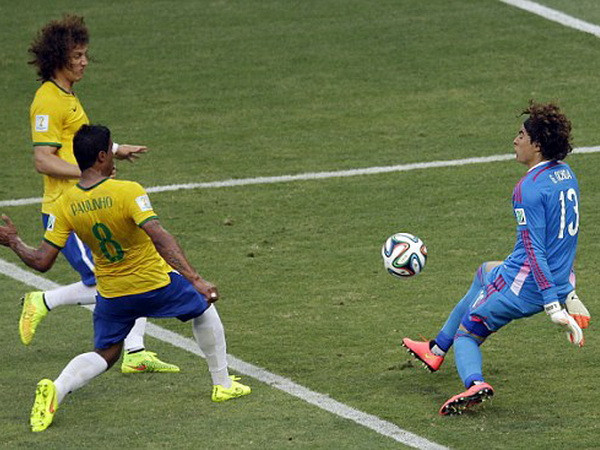 [Photo] Dàn sao của Brazil bất lực trước "Người nhện" Ochoa ảnh 7