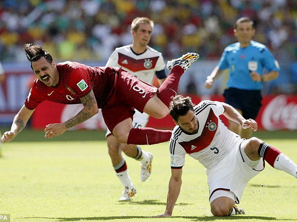 Fabio Coentrao chia tay World Cup, Bồ Đào Nha tổn thất nặng nề ảnh 3