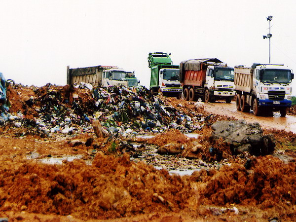 Tích cực xử lý tình trạng ô nhiễm môi trường tại bãi rác Nam Sơn ảnh 1