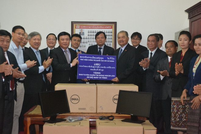 Việt Nam-Lào tăng hợp tác bồi dưỡng cán bộ nghiên cứu lý luận ảnh 1