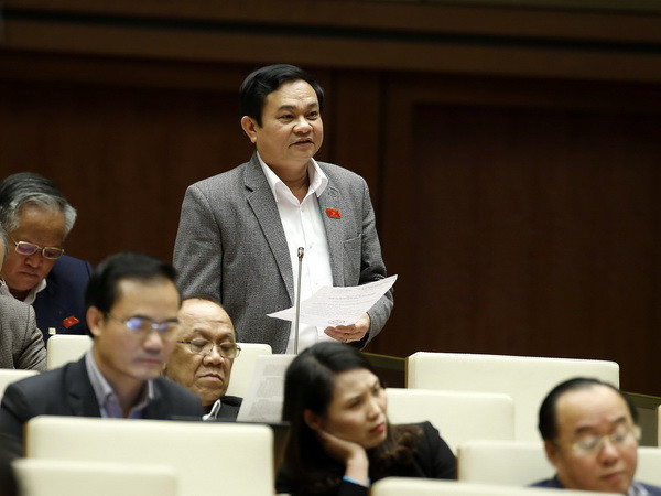 Việc tăng độ tuổi trẻ em lên 18 vẫn còn nhiều mâu thuẫn ảnh 1