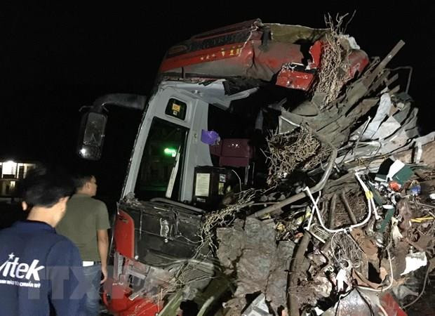 Phó Thủ tướng chỉ đạo khẩn vụ tai nạn xe tải đâm xe khách ở Hòa Bình ảnh 1