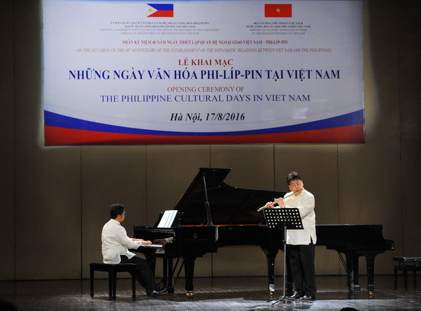 Đại sứ Việt Nam trình Quốc thư lên Tổng thống Philippines Duterte ảnh 1