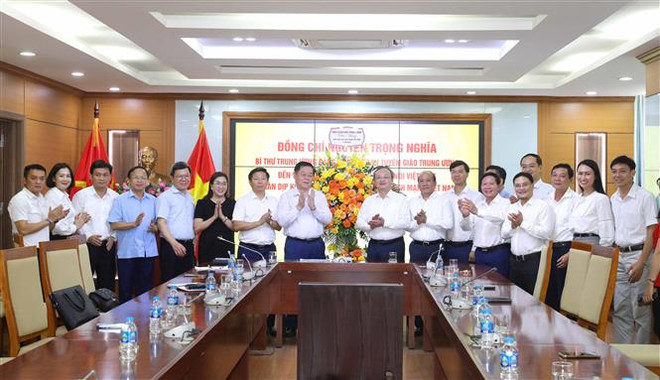 Trưởng ban Tuyên giáo TW chúc mừng cơ quan báo chí, nhà báo lão thành ảnh 2