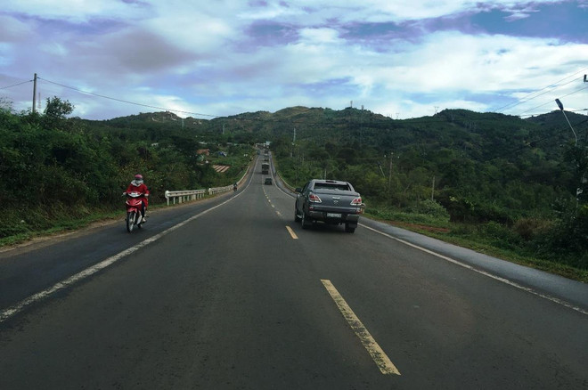 Bộ GTVT yêu cầu xác định nguyên nhân vụ đường 250 tỷ đồng bị nứt toác ảnh 1