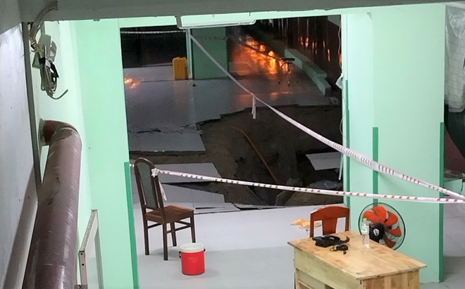 Hành lang tòa nhà Khoa Ngoại tổng hợp Bệnh viện Đà Nẵng sụt sâu hơn 2m ảnh 1