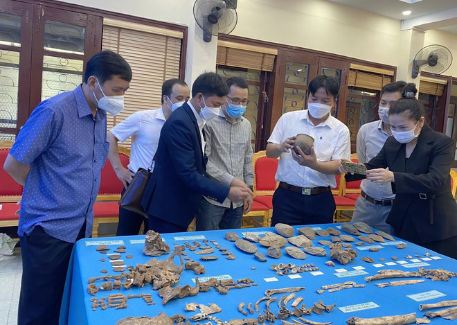 Điện Biên: Phát hiện 4 mộ táng tại hố khai quật hang Thẩm Tâu ảnh 1